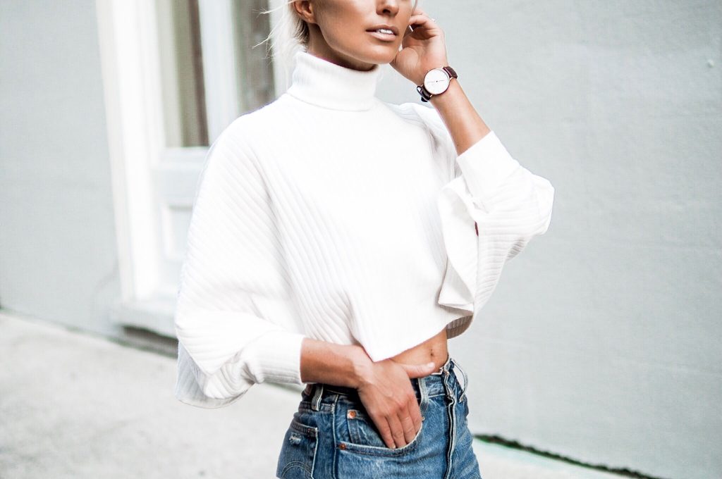  hello fall forever 21 turtleneck white crop top 501 levis mom jeans nude pumps fall street style // charleston fashion blogger dannon k collard like the yogurt